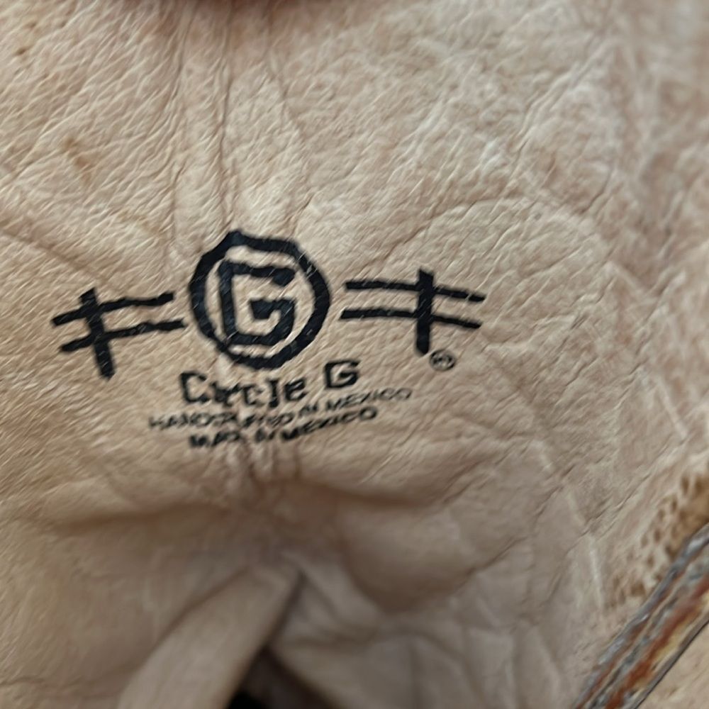 CIRCLE G WOMEN'S DISTRESSED BONE DRAGONFLY EMBROIDERED BOOTS - SNIP TOE Size 10 - Picture 12 of 14